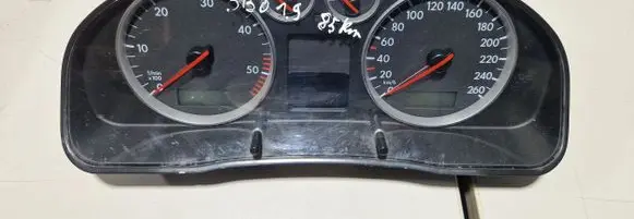 Volkswagen PASSAT B5.5 Speedometer (instrument cluster) 3B0920847E