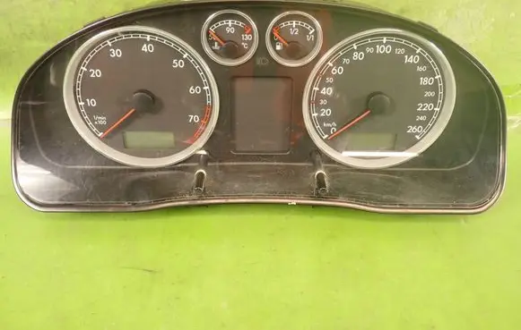 Volkswagen PASSAT B5.5 Speedometer (instrument cluster) 3B0920806
