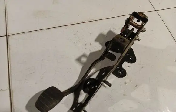Renault Scenic II - Grand scenic II Brake pedal 