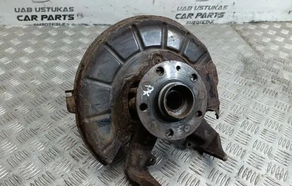 Skoda Octavia Mk2 (1Z) Front wheel hub spindle knuckle