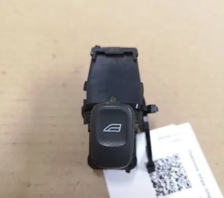 Volvo V70 Electric window control switch 9472275