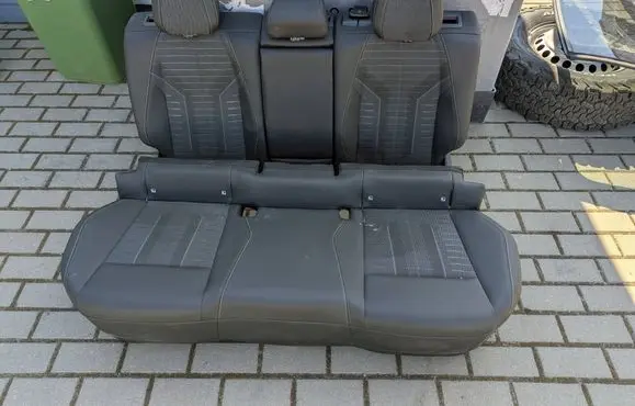 Peugeot 3008 III Second row seats