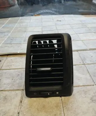 Honda Accord Dashboard side air vent grill/cover trim E6165131100