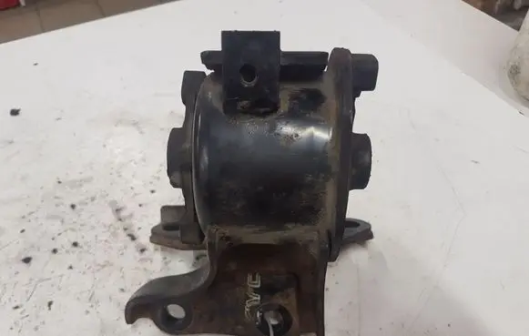 Mazda 6 Engine mount bracket