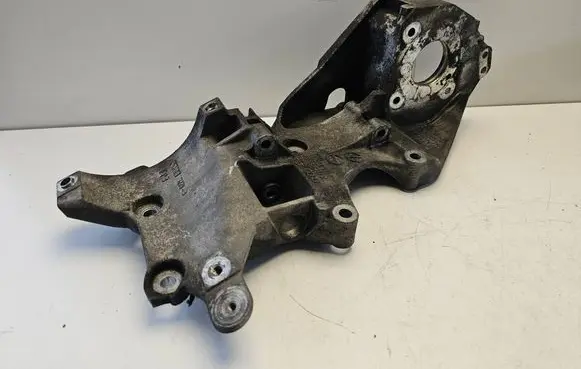 Volkswagen PASSAT B7 Generator/alternator bracket 03L903143K