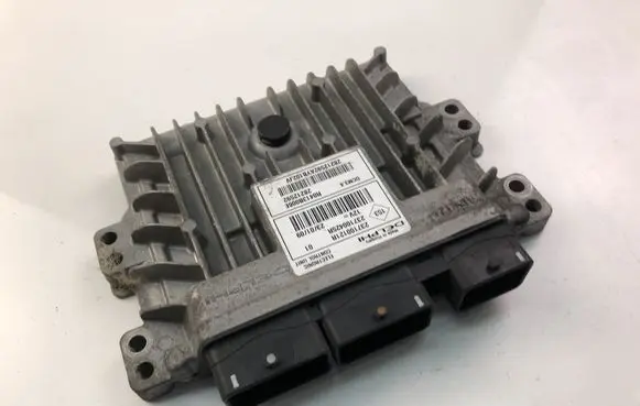 Renault Megane III Engine control unit/module ECU 237100121R 237100425R