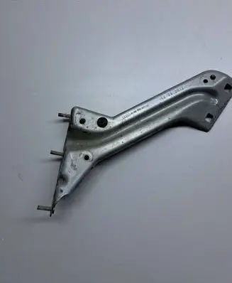 Audi Q5 SQ5 Fender mounting bracket 8R0821135