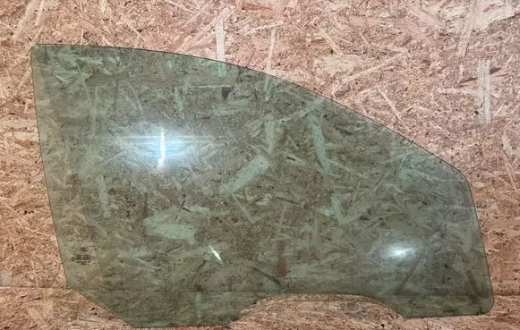 Ford Focus Front door window glass four-door 43R001057