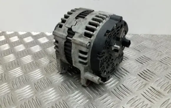Volkswagen PASSAT B7 Generator/alternator 03L903023D