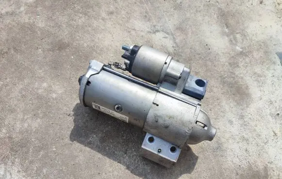BMW X4 G02 Starter motor 8588898