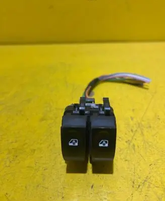 Renault Clio III Electric window control switch 2650305