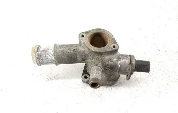 Volkswagen PASSAT B5 Engine coolant pipe/hose 038121133A