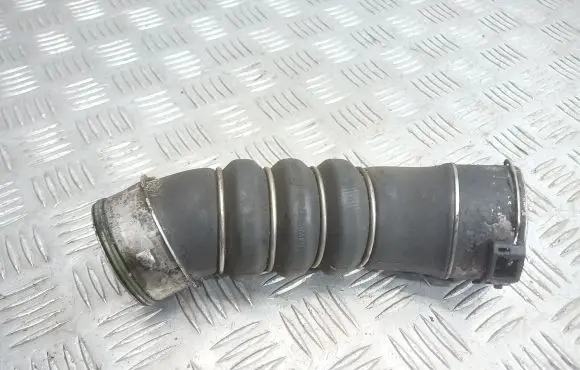 BMW 1 E82 E88 Intercooler hose/pipe 7797480