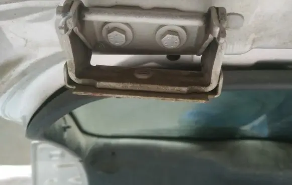 Ford Focus Tailgate/trunk/boot hinge