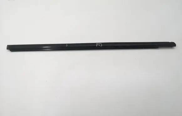 KIA Sorento Front door glass trim molding 