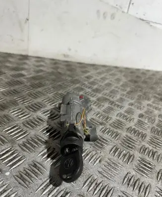 Volkswagen PASSAT B5 Ignition lock 4B0905851C