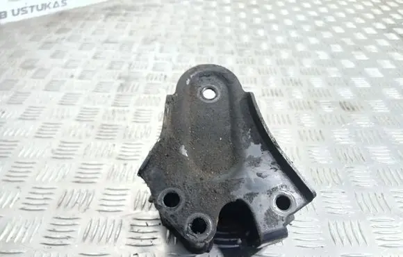 Chevrolet Captiva Engine mounting bracket