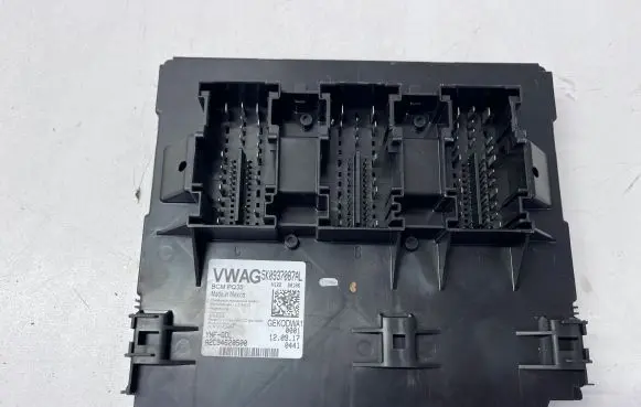Volkswagen PASSAT B8 USA Comfort/convenience module 5K0937087AL