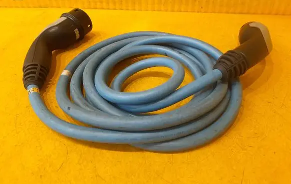 BMW i3 Electric car charging cable LC2ST323 240415VAC 200346VAC