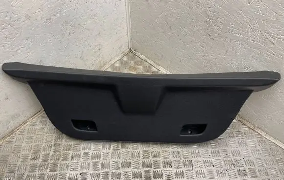 Tailgate trim