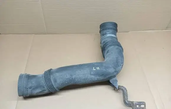 Seat Leon (1P) Air intake hose/pipe 1K0129618AJ