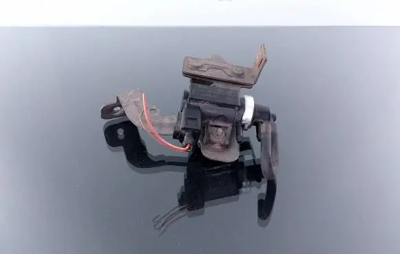 Volkswagen Touareg I Turbo solenoid valve 1J0906627C 02T113 3D0133790A