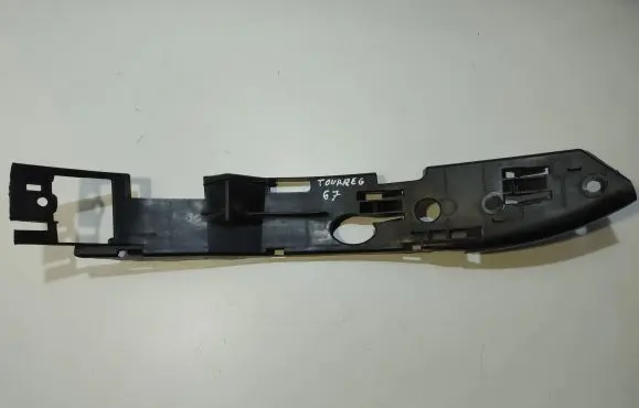 Volkswagen Touareg I Front bumper mounting bracket 7L6807183C