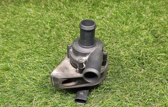 Volkswagen PASSAT CC Electric auxiliary coolant/water pump 1K0965561J