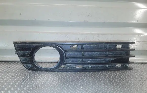 Audi A4 S4 B6 8E 8H Front fog light trim/grill 8E0807682A
