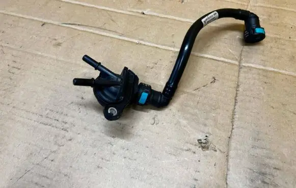 Porsche Panamera (970) Breather valve 97010631201
