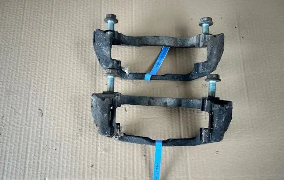 Mercedes-Benz Sprinter W906 Front Brake Caliper Pad/Carrier 
