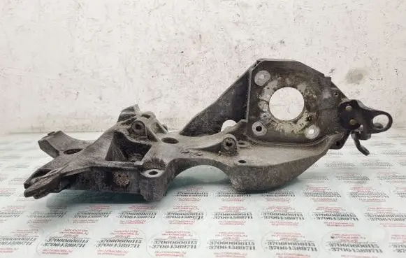 Volkswagen PASSAT B6 Generator/alternator bracket 03L903139D