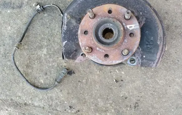Mitsubishi Space Star Front wheel hub spindle knuckle
