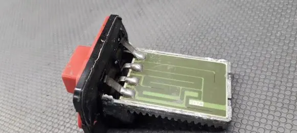Hyundai Lantra II Heater blower motor/fan resistor