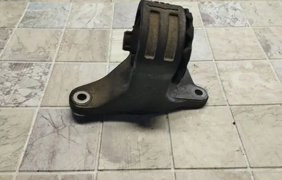 Mitsubishi Grandis Gearbox mount