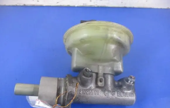 Volkswagen Polo III 6N 6N2 6NF Master brake cylinder