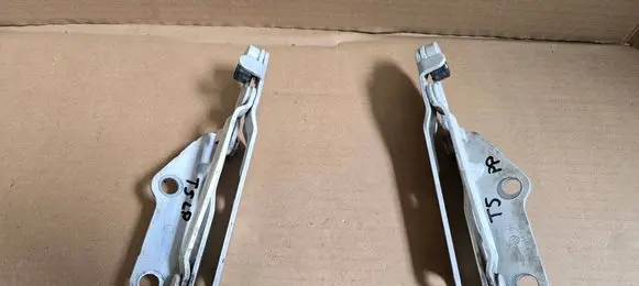 Volkswagen Transporter - Caravelle T5 Engine bonnet/hood hinges 7H0823301D 7H0823302D