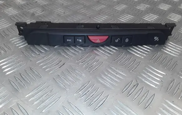 Land Rover Discovery 3 - LR3 Hazard light switch 8H2213D74BA YUL501300