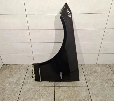 Mercedes-Benz E A207 Fender 