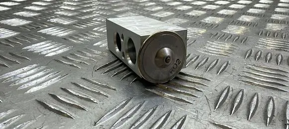 BMW 2 F45 Air conditioning (A/C) expansion valve 