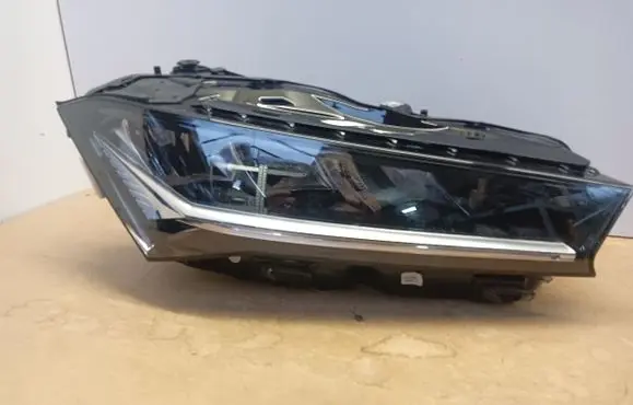 Skoda Superb B9 Headlight/headlamp 3P1941016