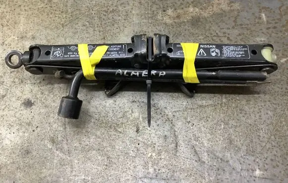 Nissan Almera N16 Lift Jack 