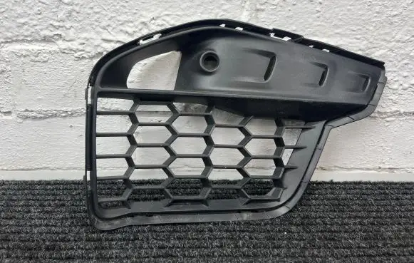 BMW X5M F85 Front bumper lower grill 8056262 105034