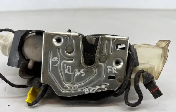 Mercedes-Benz S W220 Front door lock 2207205835