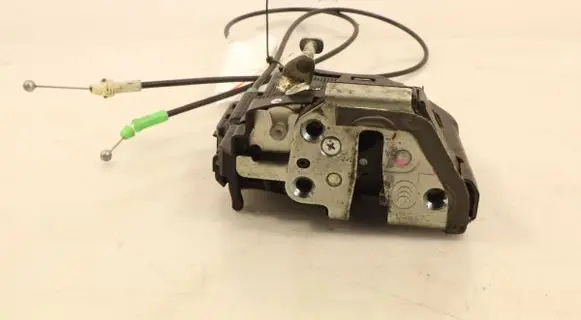 Toyota Corolla Verso E121 Rear door lock A046693