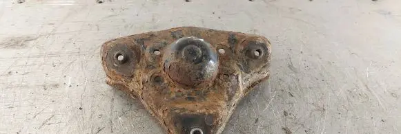 Volkswagen PASSAT B5 Coil spring mount 