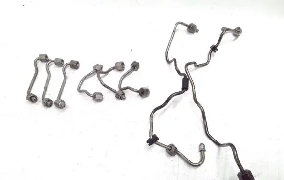 BMW X5 E70 Fuel injector supply line/pipe 