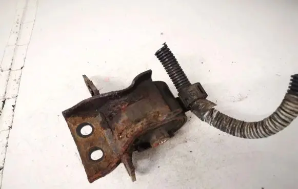 Toyota Avensis Verso Engine mount bracket