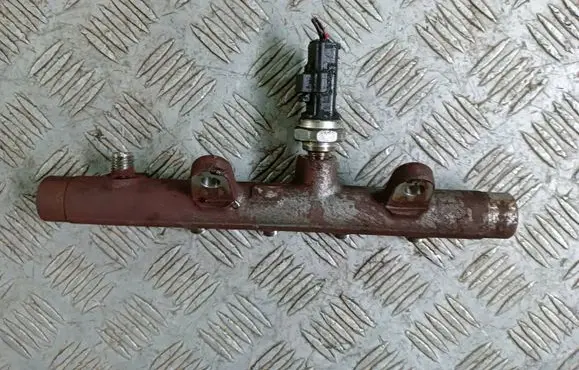 Nissan Juke I F15 Fuel main line pipe 8200704217 8200704212 5WC20000