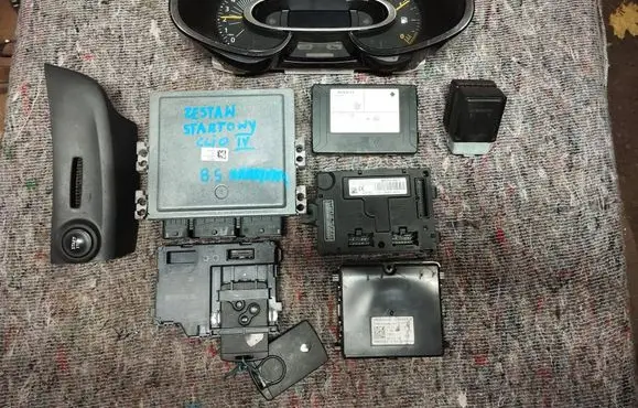 Renault Clio IV Engine ECU kit and lock set 237103606R 285906535R 248103956R